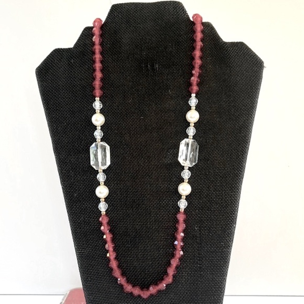 Red beaded necklace with faceted beads, clear beads and faux pea…